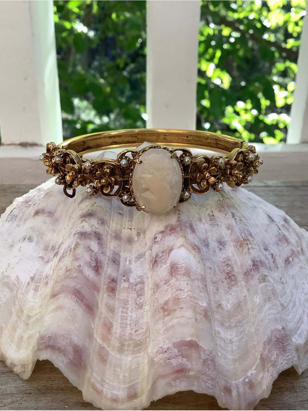 VTG Italian Cameo Bracelet With Seed Pearls
